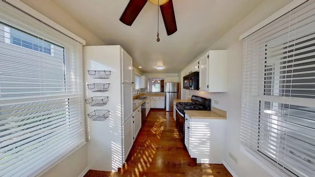 601 Topeka Court Carol Stream IL 60188