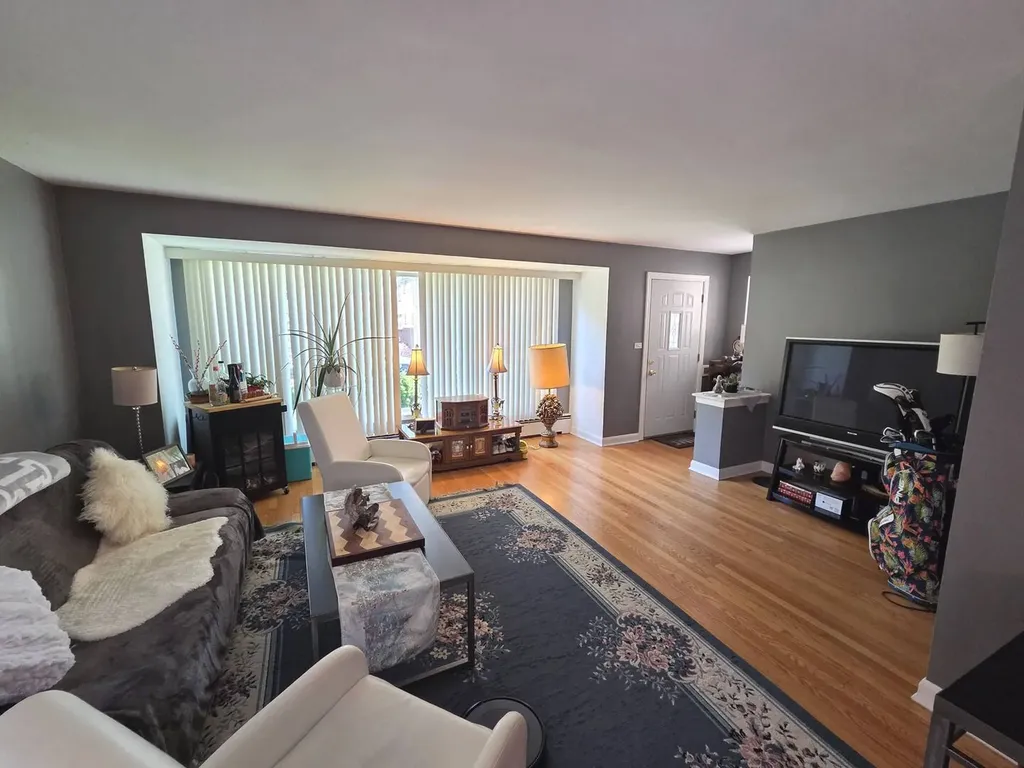 6159 North Meade Avenue Chicago IL 60646