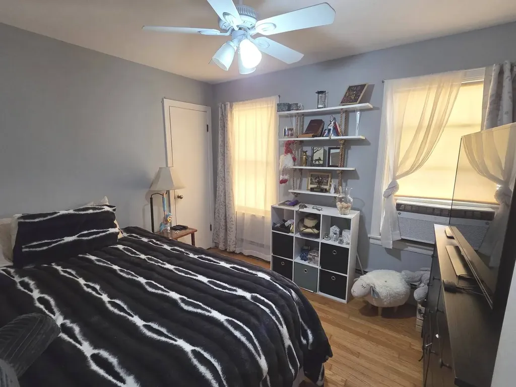 6159 North Meade Avenue Chicago IL 60646