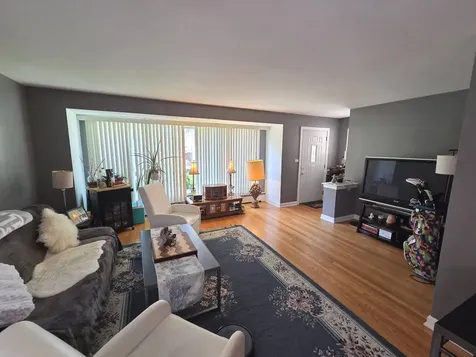 6159 North Meade Avenue Chicago IL 60646