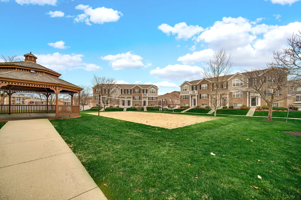 911 Charlton Lane Naperville IL 60563