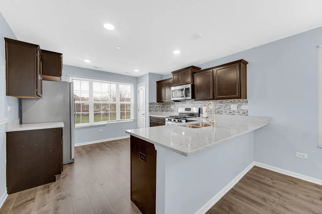 911 Charlton Lane Naperville IL 60563