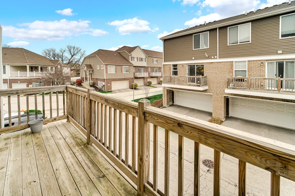 911 Charlton Lane Naperville IL 60563