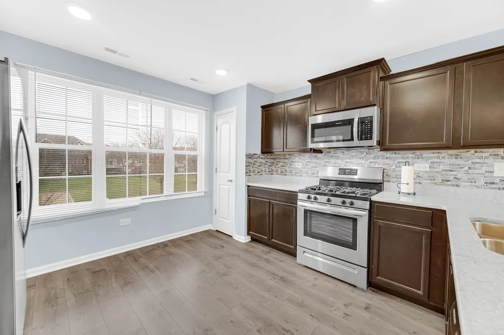 911 Charlton Lane Naperville IL 60563