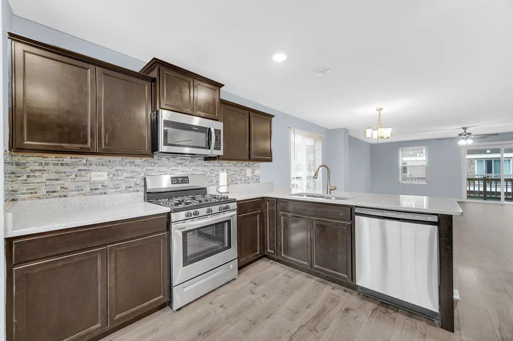 911 Charlton Lane Naperville IL 60563