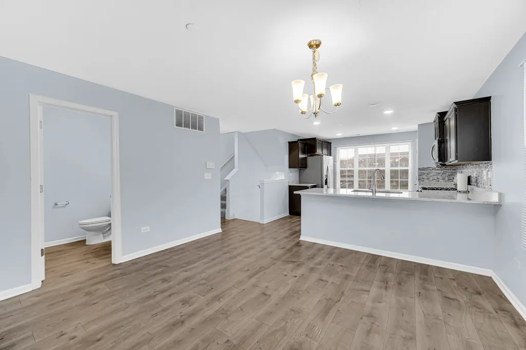 911 Charlton Lane Naperville IL 60563