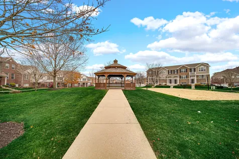 911 Charlton Lane Naperville IL 60563