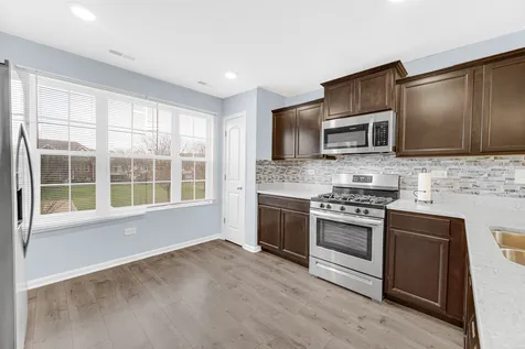 911 Charlton Lane Naperville IL 60563