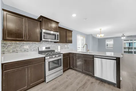 911 Charlton Lane Naperville IL 60563