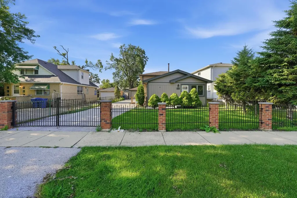 7046 West 72nd Place Chicago IL 60638