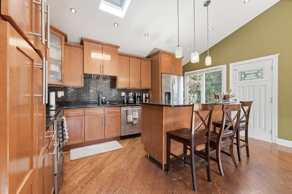 7046 West 72nd Place Chicago IL 60638