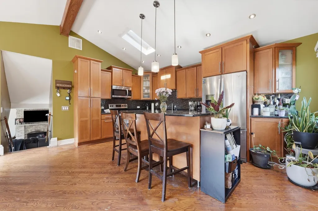 7046 West 72nd Place Chicago IL 60638