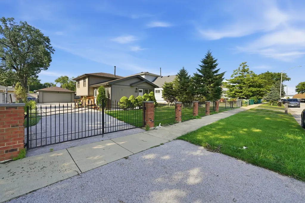 7046 West 72nd Place Chicago IL 60638