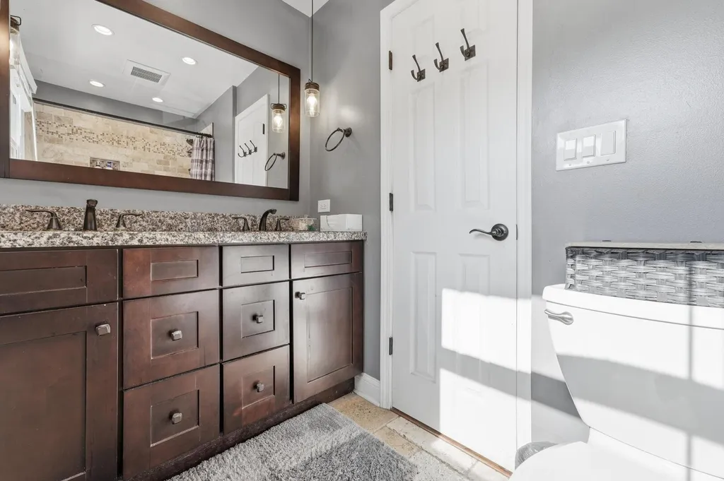 7046 West 72nd Place Chicago IL 60638