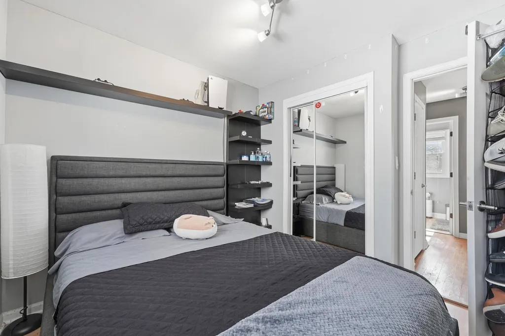 7046 West 72nd Place Chicago IL 60638