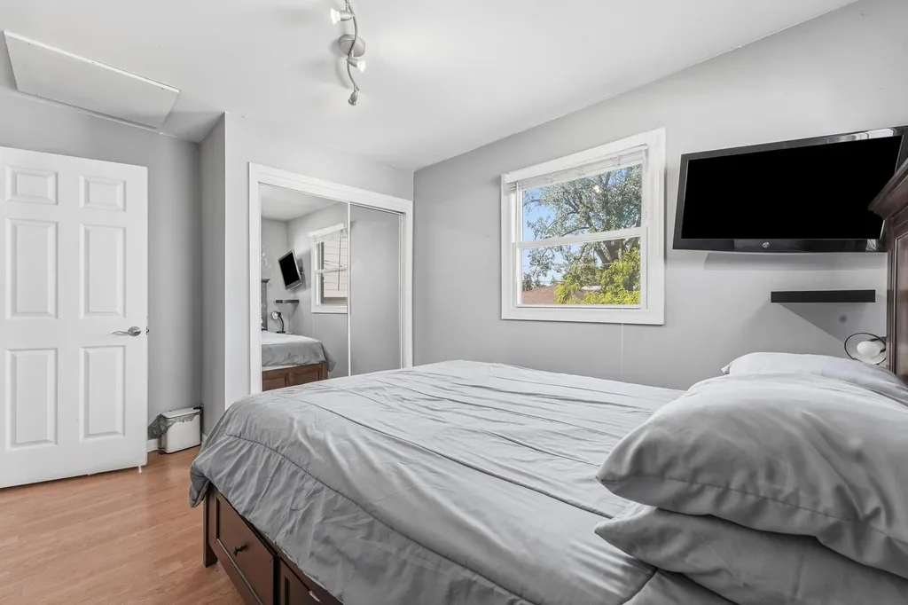7046 West 72nd Place Chicago IL 60638