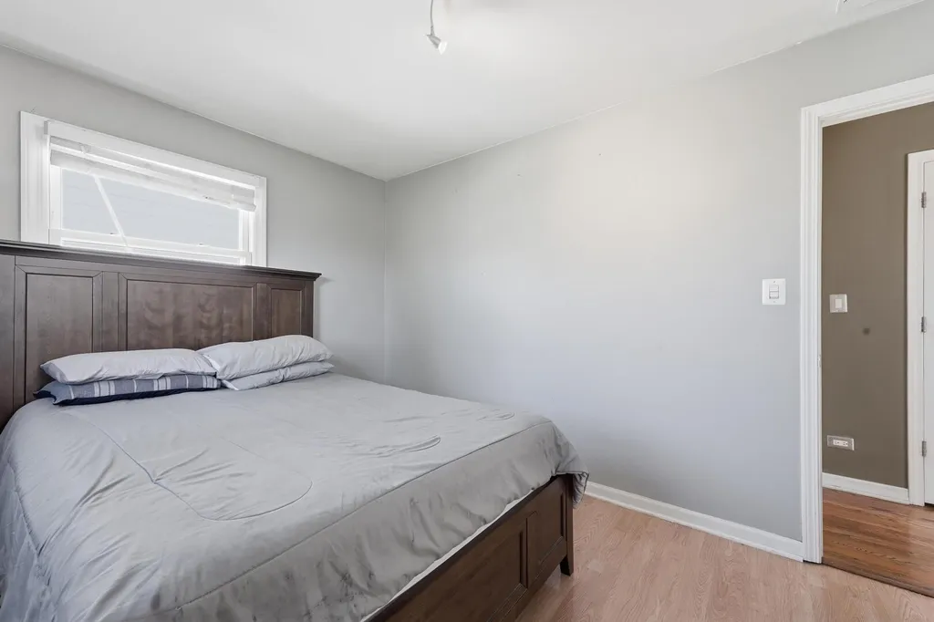 7046 West 72nd Place Chicago IL 60638