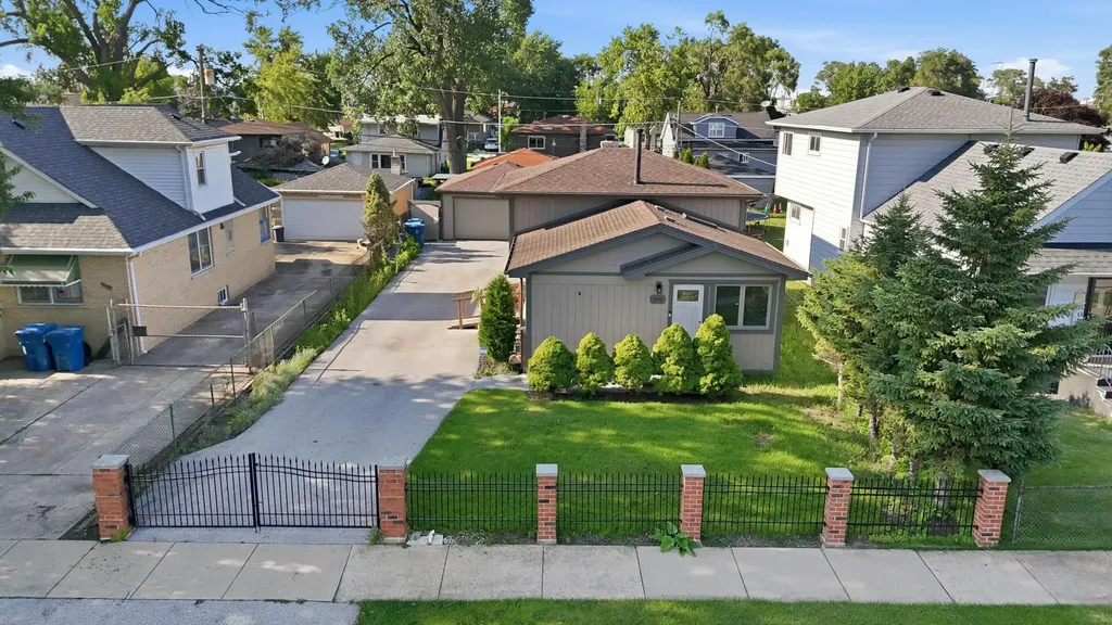 7046 West 72nd Place Chicago IL 60638