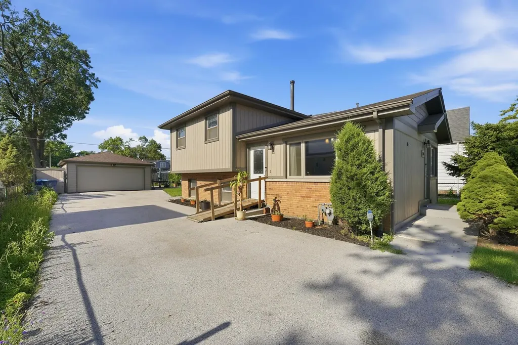7046 West 72nd Place Chicago IL 60638
