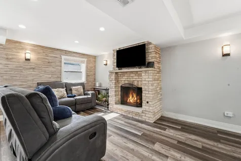 7046 West 72nd Place Chicago IL 60638