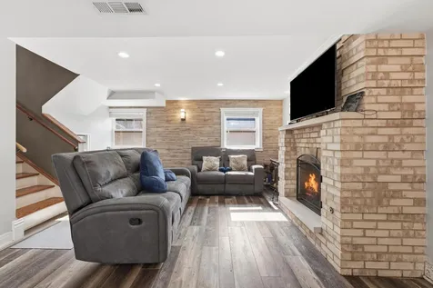 7046 West 72nd Place Chicago IL 60638