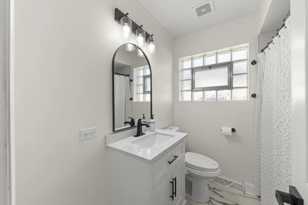 11416 South Sawyer Avenue Chicago IL 60655