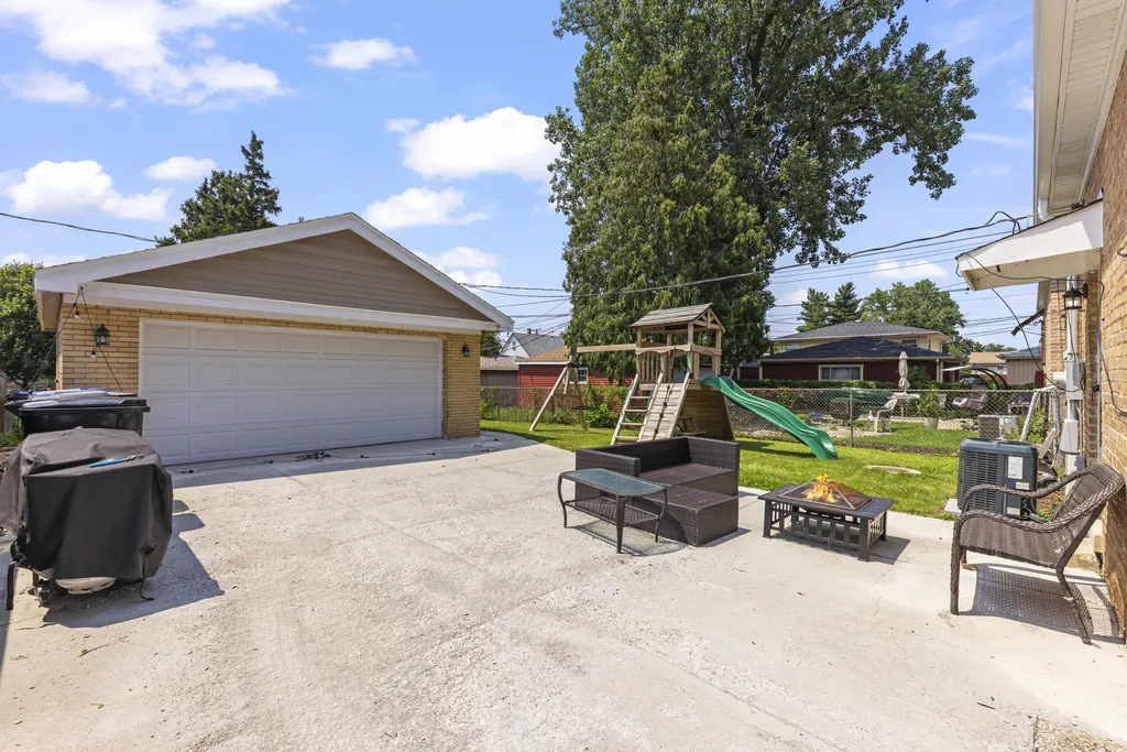 11416 South Sawyer Avenue Chicago IL 60655