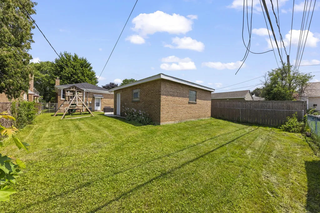 11416 South Sawyer Avenue Chicago IL 60655