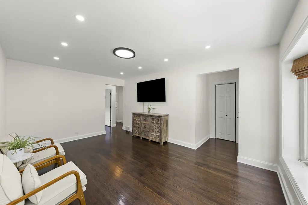 11416 South Sawyer Avenue Chicago IL 60655