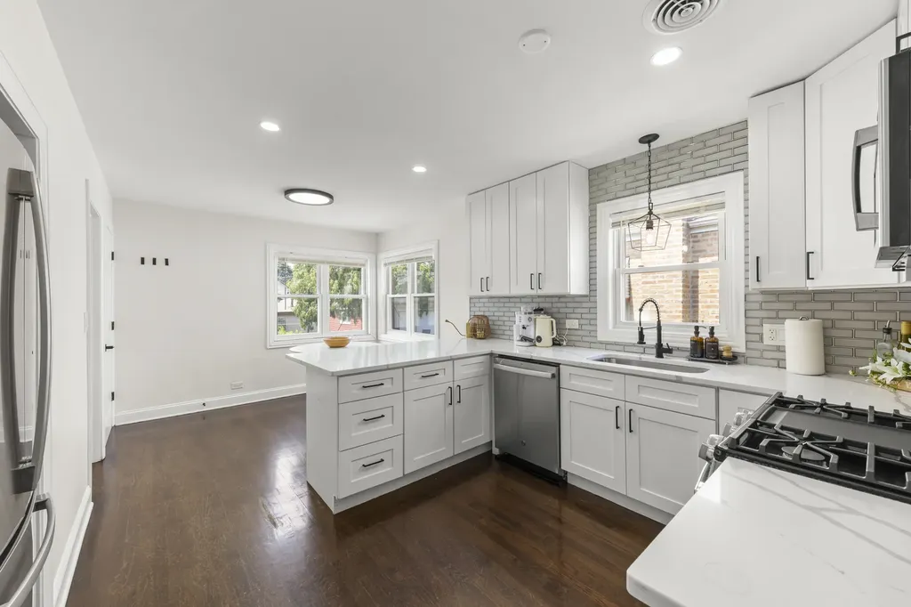 11416 South Sawyer Avenue Chicago IL 60655