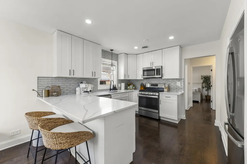 11416 South Sawyer Avenue Chicago IL 60655