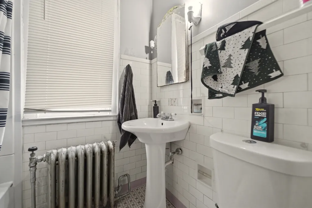 8659 South Kingston Avenue Chicago IL 60617