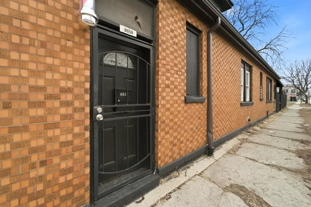 8659 South Kingston Avenue Chicago IL 60617