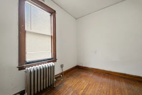 8659 South Kingston Avenue Chicago IL 60617
