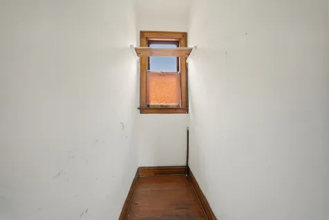 8659 South Kingston Avenue Chicago IL 60617