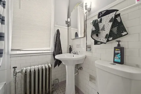 8659 South Kingston Avenue Chicago IL 60617
