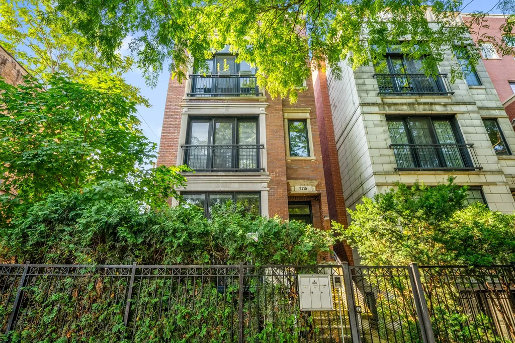 2115 West Crystal Street Chicago IL 60622
