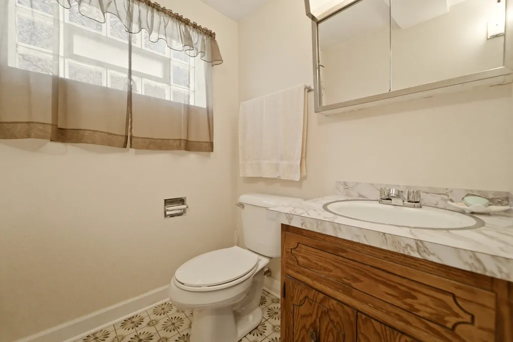 11607 South Avenue J Chicago IL 60617