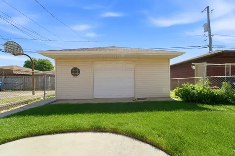 11607 South Avenue J Chicago IL 60617