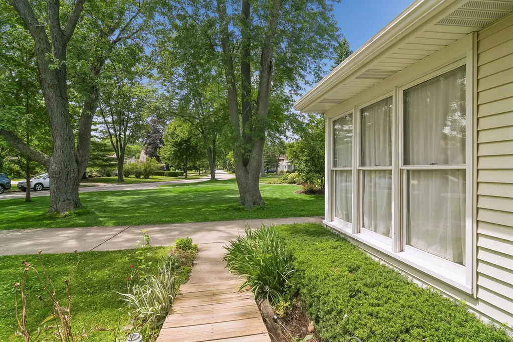 2102 George Street Rolling Meadows IL 60008