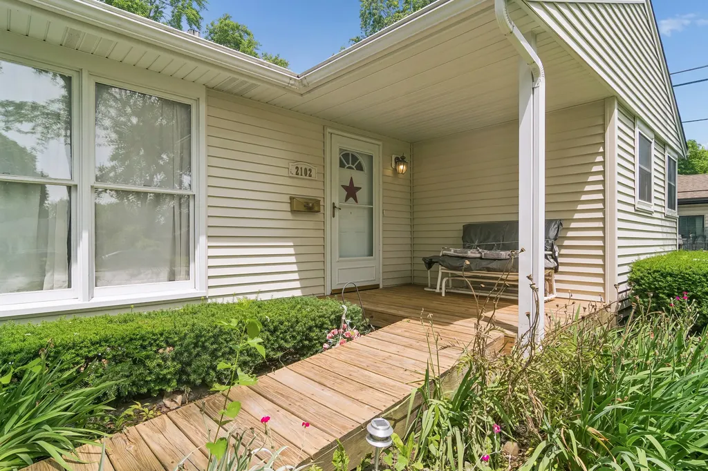 2102 George Street Rolling Meadows IL 60008