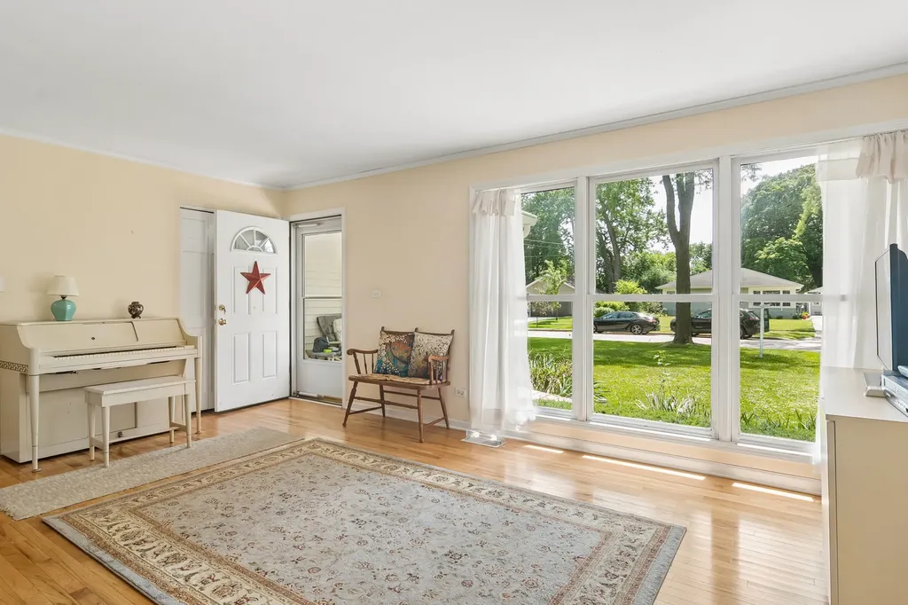 2102 George Street Rolling Meadows IL 60008