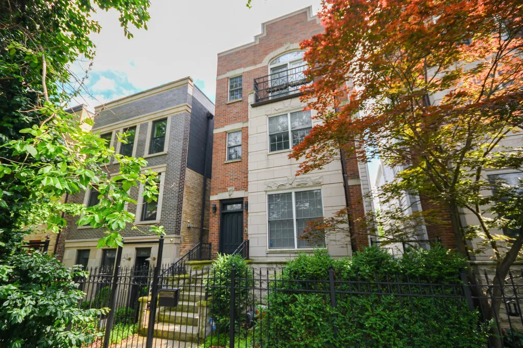 2043 West Saint Paul Avenue Chicago IL 60647