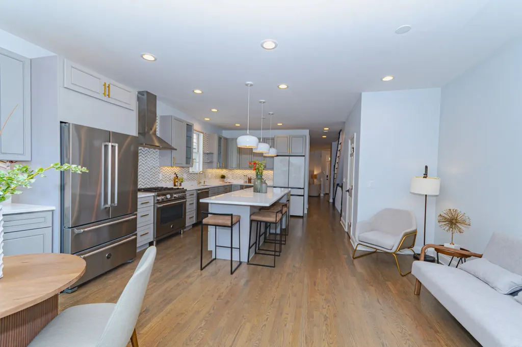 2043 West Saint Paul Avenue Chicago IL 60647