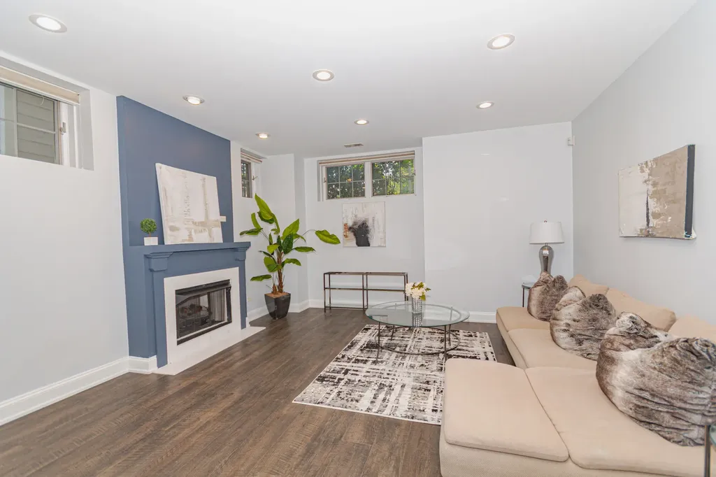 2043 West Saint Paul Avenue Chicago IL 60647
