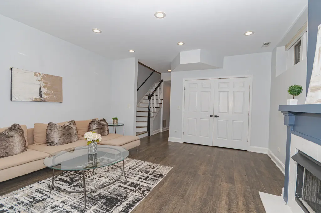 2043 West Saint Paul Avenue Chicago IL 60647