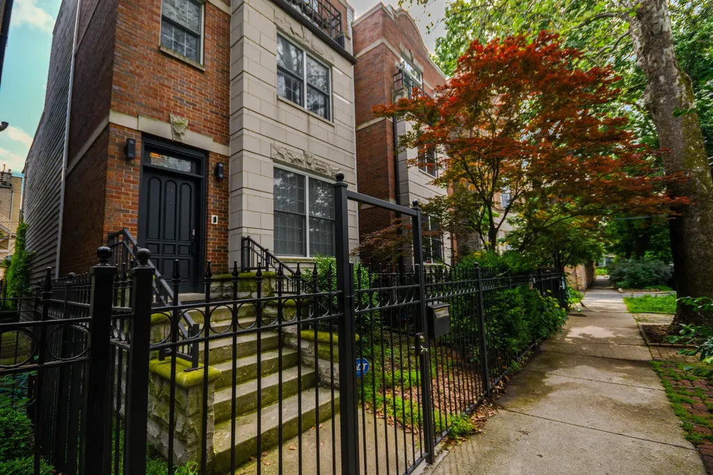 2043 West Saint Paul Avenue Chicago IL 60647