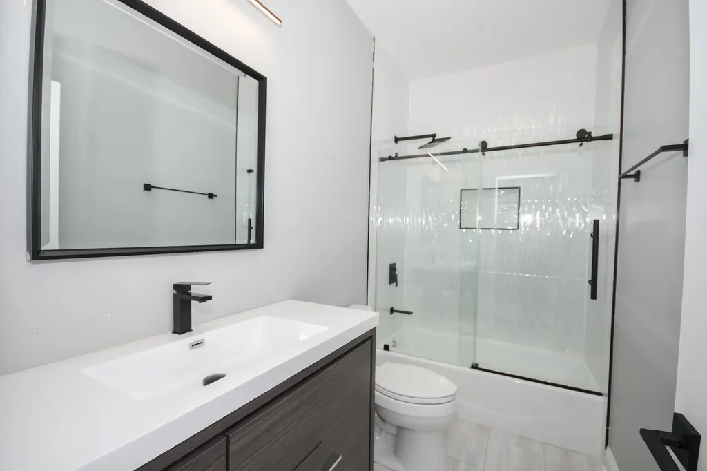 2043 West Saint Paul Avenue Chicago IL 60647
