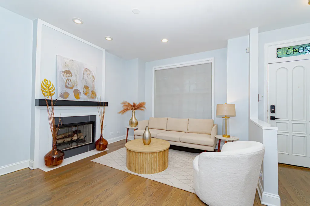 2043 West Saint Paul Avenue Chicago IL 60647