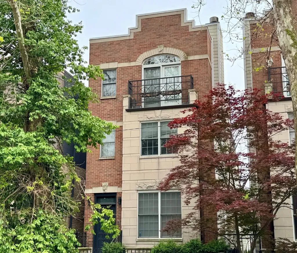 2043 West Saint Paul Avenue Chicago IL 60647